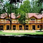 ホテル Forster Vadaszkastely Wellness Es Konferencia Szalloda Bugyi