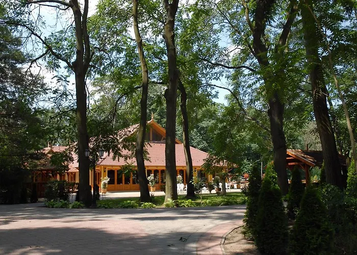 호텔 Forster Vadaszkastely Wellness Es Konferencia Szalloda Bugyi
